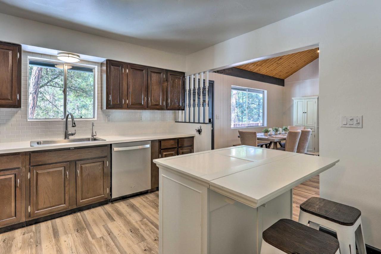 Rustic-Chic Prescott Cabin With Deck In Wooded Area! المظهر الخارجي الصورة